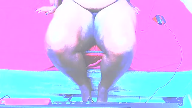 Snapshot of CurvyEbonyX chatting on 02-07-26, 04:33 CurvyEbonyX online show from 02-07-26, 04:33