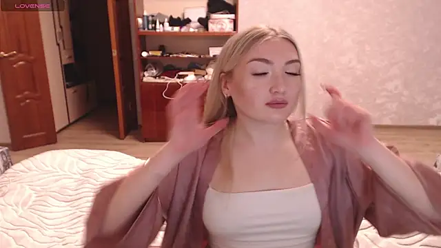 Snapshot of MiraRoy chatting on 02-08-26, 03:15 MiraRoy online show from 02-08-26, 03:15