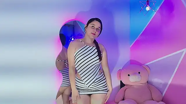 Snapshot of whitney_brown_ chatting on 02-12-26, 01:17 whitney brown online show from 02-12-26, 01:17