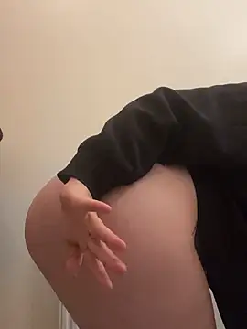 Snapshot of secretgirlll chatting on 02-22-26, 03:54 secretgirlll online show from 02-22-26, 03:54