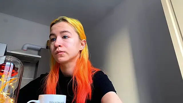 Snapshot of EmilyHein chatting on 02-06-26, 07:02 EmilyHein online show from 02-06-26, 07:02