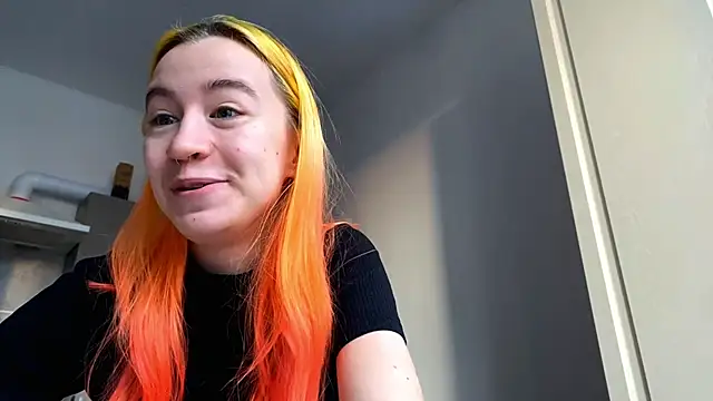 Snapshot of EmilyHein chatting on 02-15-26, 06:10 EmilyHein online show from 02-15-26, 06:10