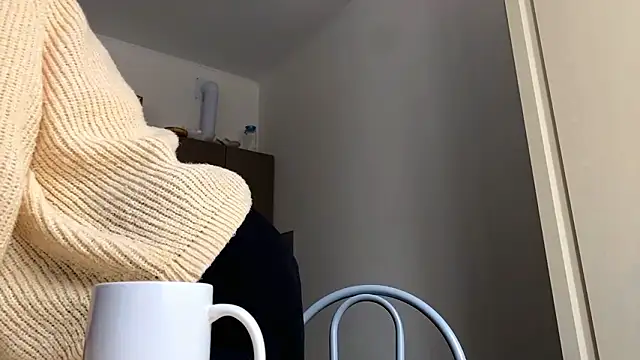 Snapshot of EmilyHein chatting on 02-22-26, 06:13 EmilyHein online show from 02-22-26, 06:13