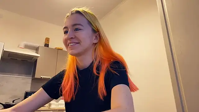 Snapshot of EmilyHein chatting on 02-25-26, 03:21 EmilyHein online show from 02-25-26, 03:21