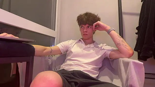 Snapshot of Kevin_bucks chatting on 02-17-26, 02:13 Kevin bucks online show from 02-17-26, 02:13