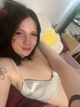 Snapshot of AuraShift chatting on 02-14-26, 10:12 AuraShift online show from 02-14-26, 10:12