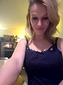 Snapshot of Couple-Kiwii-Orchidee-Boy chatting on 03-02-26, 09:43 Couple-Kiwii-Orchidee-Boy online show from 03-02-26, 09:43