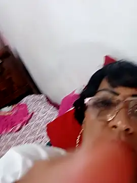 Snapshot of SabrinaColin chatting on 02-19-26, 01:29 SabrinaColin online show from 02-19-26, 01:29