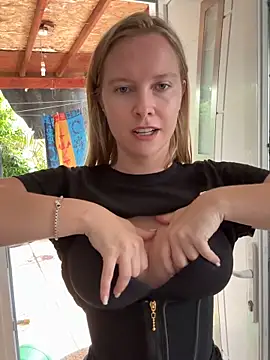 Ellie-rosee online show from 04-17-26, 02:31