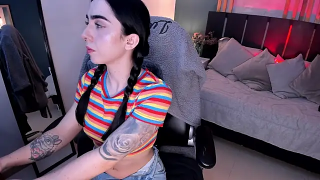 Luna tagliaferri online show from 07-15-26, 08:14