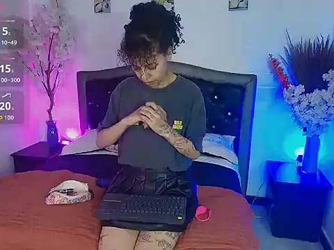 Snapshot of HannahBlue_ chatting on 02-16-26, 12:23 HannahBlue online show from 02-16-26, 12:23