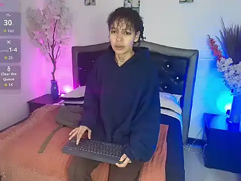 Snapshot of HannahBlue_ chatting on 02-17-26, 12:23 HannahBlue online show from 02-17-26, 12:23