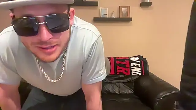 mr mrs glitter online show from 04-27-26, 05:16