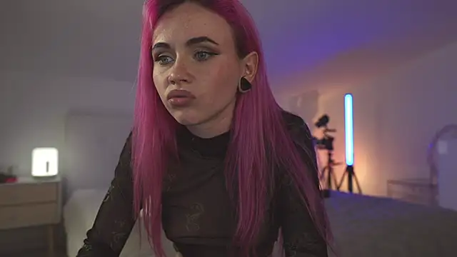 Sarah Pink online show from 02-25-25, 08:51