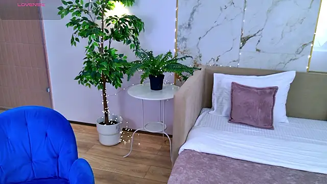 Snapshot of LeyaAtwood chatting on 02-18-26, 05:25 LeyaAtwood online show from 02-18-26, 05:25