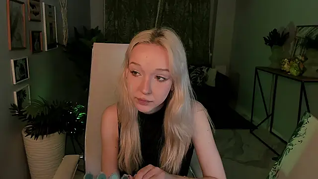 Snapshot of MaoqiBeverly chatting on 02-16-26, 05:42 MaoqiBeverly online show from 02-16-26, 05:42