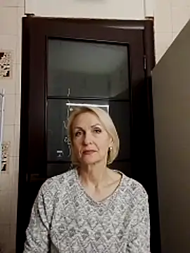 Snapshot of MichelleSolis chatting on 02-15-26, 06:04 MichelleSolis online show from 02-15-26, 06:04