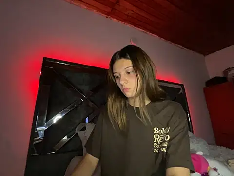 Snapshot of alison_parkerr26 chatting on 02-08-26, 03:10 alison parkerr26 online show from 02-08-26, 03:10