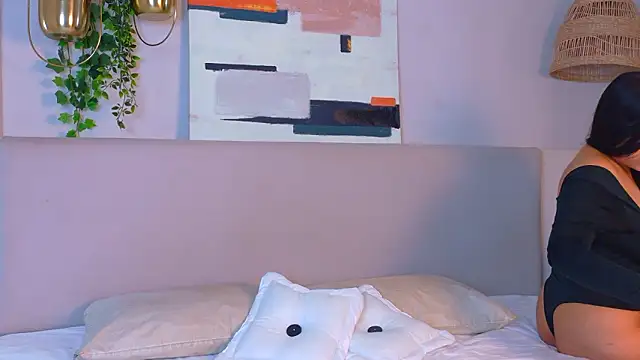 Snapshot of VioletBloomm chatting on 02-03-26, 11:59 VioletBloomm online show from 02-03-26, 11:59