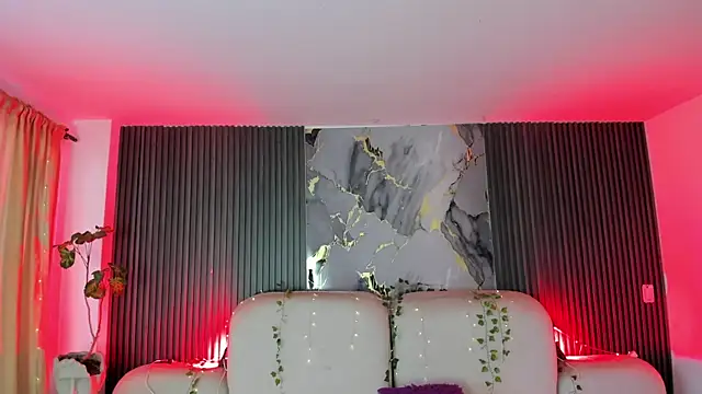Snapshot of CarolineFyre chatting on 06-25-26, 12:53 CarolineFyre online show from 06-25-26, 12:53