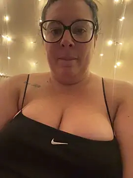 Snapshot of JasmineGlow7 chatting on 02-18-26, 10:06 JasmineGlow7 online show from 02-18-26, 10:06