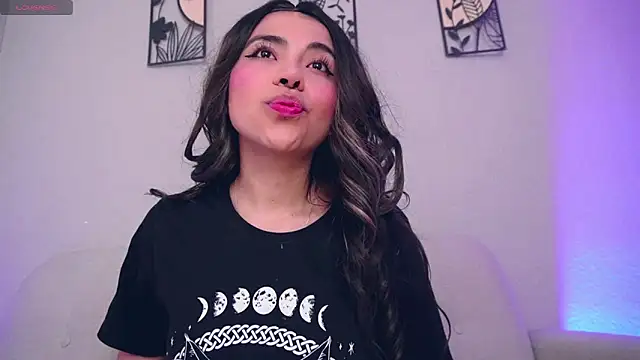 Snapshot of loveegirll1 chatting on 02-27-26, 03:50 loveegirll1 online show from 02-27-26, 03:50