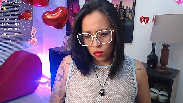 Snapshot of Milfangel1 chatting on 02-18-26, 08:05 Milfangel1 online show from 02-18-26, 08:05