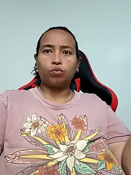 Snapshot of BustySexy_Nataly chatting on 04-10-26, 05:23 BustySexy Nataly online show from 04-10-26, 05:23