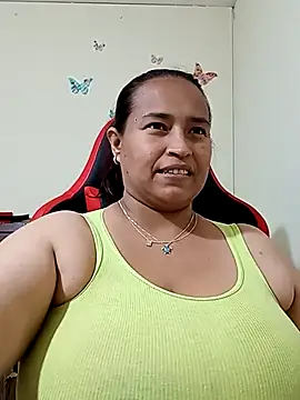 Snapshot of BustySexy_Nataly chatting on 04-26-26, 11:35 BustySexy Nataly online show from 04-26-26, 11:35