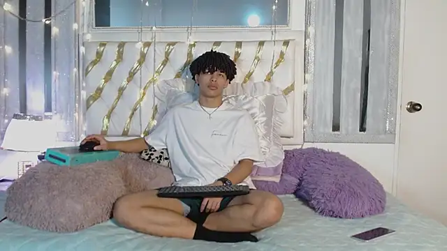 Snapshot of ian_smith_ chatting on 02-04-26, 12:11 ian smith online show from 02-04-26, 12:11