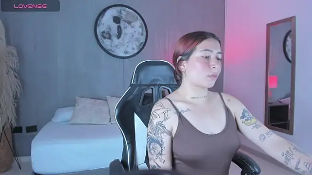 charlottee27  online show from 02-22-26, 02:13