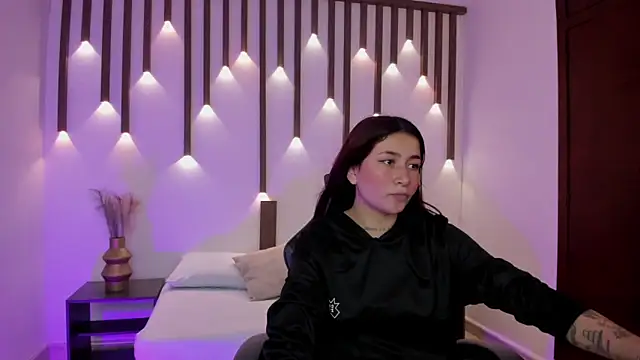 charlottee27  online show from 04-16-26, 02:12