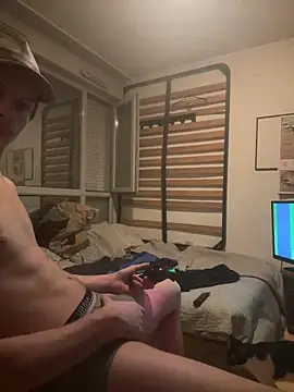 Snapshot of leh31l chatting on 02-18-26, 07:21 leh31l online show from 02-18-26, 07:21