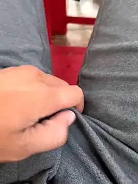 Snapshot of Castrol1289 chatting on 02-17-26, 06:21 Castrol1289 online show from 02-17-26, 06:21