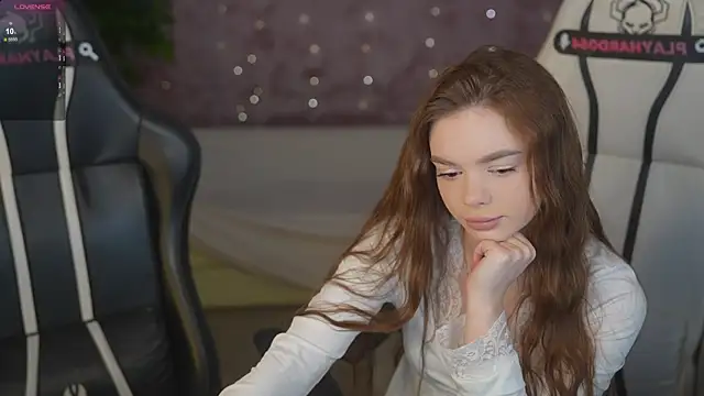 Snapshot of Zlata_Sky chatting on 07-20-26, 11:23 Zlata Sky online show from 07-20-26, 11:23