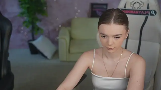 Snapshot of Zlata_Sky chatting on 07-31-26, 02:49 Zlata Sky online show from 07-31-26, 02:49