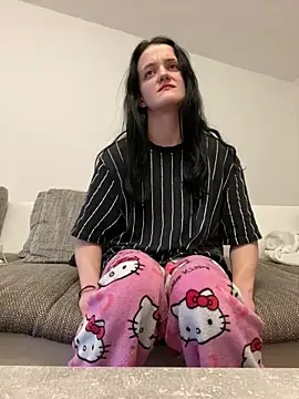 Snapshot of LeonieClaire chatting on 02-18-26, 08:32 LeonieClaire online show from 02-18-26, 08:32