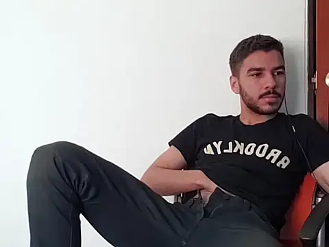 Snapshot of _s33bas chatting on 02-12-26, 04:35 s33bas online show from 02-12-26, 04:35