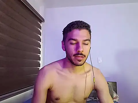 Snapshot of _s33bas chatting on 04-13-26, 12:43 s33bas online show from 04-13-26, 12:43