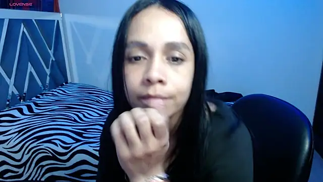 Snapshot of paula_lopez__ chatting on 04-25-26, 11:13 paula lopez online show from 04-25-26, 11:13