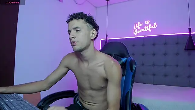 JDWhite18 online show from 04-12-26, 11:32