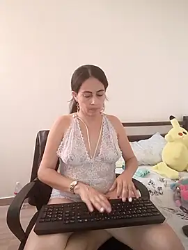 Snapshot of Meryjem chatting on 02-12-26, 06:14 Meryjem online show from 02-12-26, 06:14