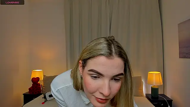 Snapshot of SinLuna_ chatting on 02-20-26, 04:40 SinLuna online show from 02-20-26, 04:40