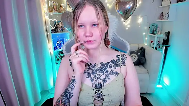 Snapshot of AnnieVibe chatting on 02-15-26, 06:15 AnnieVibe online show from 02-15-26, 06:15