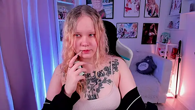 Snapshot of AnnieVibe chatting on 02-22-26, 05:33 AnnieVibe online show from 02-22-26, 05:33