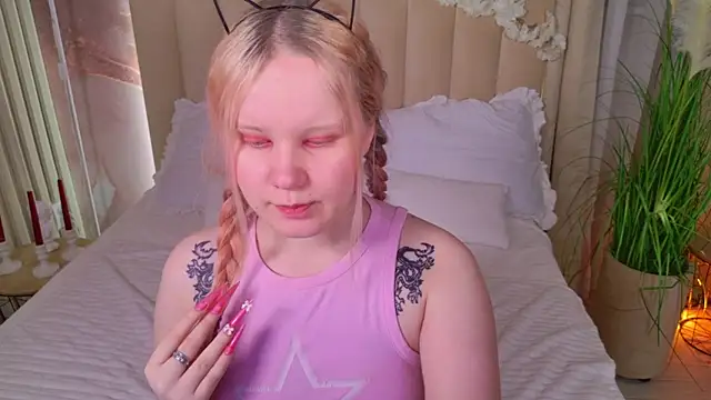 Snapshot of AnnieVibe chatting on 04-21-26, 05:39 AnnieVibe online show from 04-21-26, 05:39