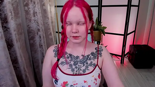 Snapshot of AnnieVibe chatting on 05-13-26, 05:43 AnnieVibe online show from 05-13-26, 05:43
