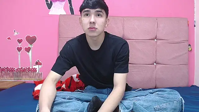 Snapshot of massimoferrera303av chatting on 02-17-26, 05:19 massimoferrera303av online show from 02-17-26, 05:19