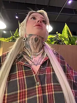 Snapshot of Chiibi chatting on 02-12-26, 09:04 Chiibi online show from 02-12-26, 09:04