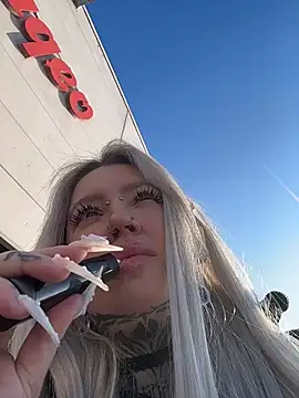 Snapshot of Chiibi chatting on 02-18-26, 09:27 Chiibi online show from 02-18-26, 09:27